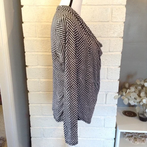 Michael Michael Kors Top Cowl Neck Black Chevron Long Sleeve Stretch Size Medium - Picture 2 of 8